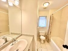 3 BED   3 BATH TOWNHOUSE IN THORNHILL - Photo 5