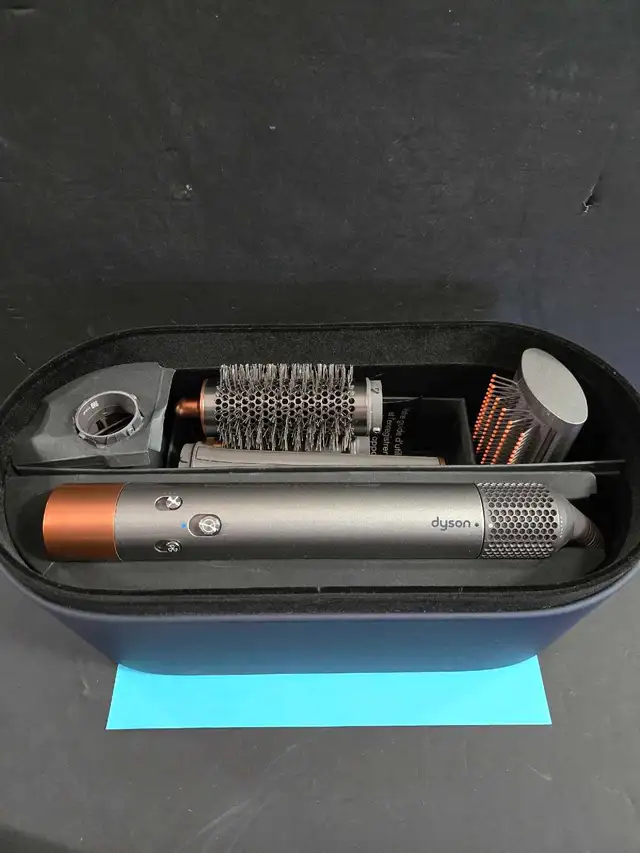Dyson Airwrap With Accessories Like New