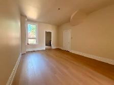 SPACIOUS 3 BDRM TOWNHOUSE – EDGE OF DOWNTOWN! - Photo 3