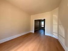 SPACIOUS 3 BDRM TOWNHOUSE – EDGE OF DOWNTOWN! - Photo 4