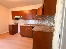SPACIOUS 3 BDRM TOWNHOUSE – EDGE OF DOWNTOWN! - Photo 5