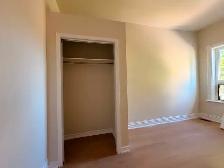 SPACIOUS 3 BDRM TOWNHOUSE – EDGE OF DOWNTOWN! - Photo 9