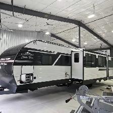 2027 Della Terra 312BH-QUALITY 2 SLIDE BUNKHOUSE $49,999 TRADES