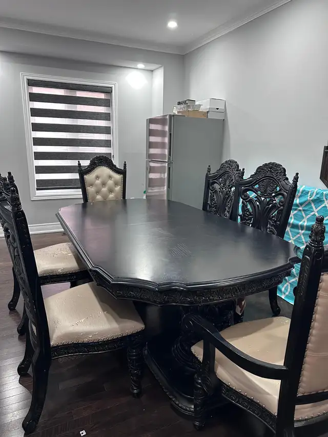 Elegant Solid Wood Dining Table Set – Good Quality – Brampton