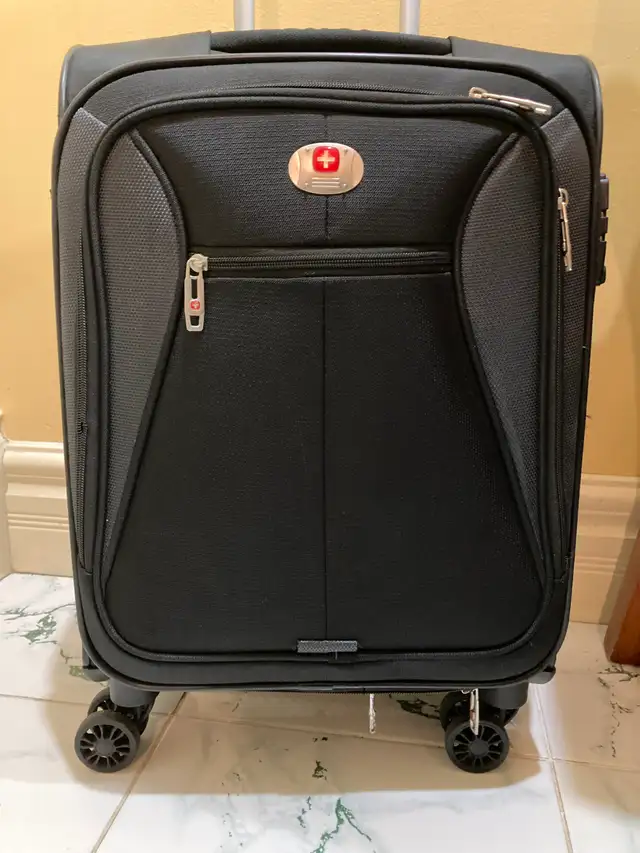 Valise SwissAple neuve jamais utiliser valeur $200 à vendre $75