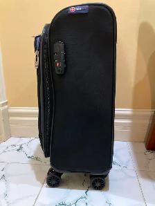 Valise SwissAple neuve jamais utiliser valeur $200 à vendre $75 - Photo 4