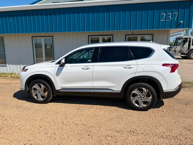 2022 Hyundai Santa Fee AWD, ONLY 88,KM