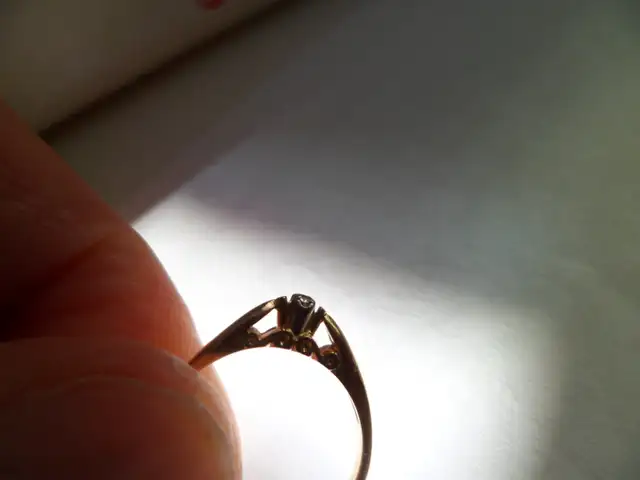 14 kt yellow gold small diamond ring