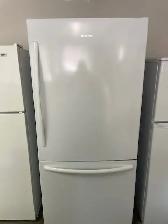 Réfrigérateur blanc 31'' congélateur en bas Hisense