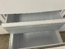 Réfrigérateur blanc 31'' congélateur en bas Hisense - Photo 4