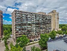 Gorgeous Wellington Crescent 2-Bed Condo - $289,900