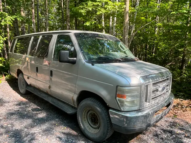Ford E-350 2010
