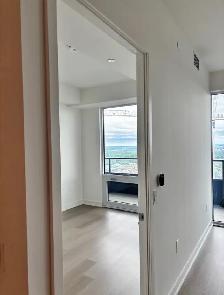 Brand New 2 Bedroom Apartment Square One (48th floor) - Photo 2