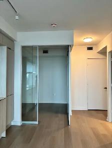 Brand New 2 Bedroom Apartment Square One (48th floor) - Photo 3