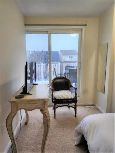 Beautiful Room for rent on 3rd floor - York U - Subway Line - Photo 2