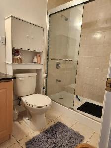 Beautiful Room for rent on 3rd floor - York U - Subway Line - Photo 8