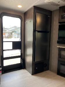 ROCKWOOD 2020 26’ Travel Trailer - Photo 5