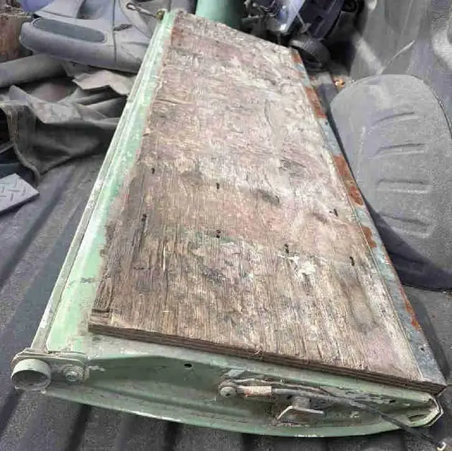 1985 green Chevy tailgate