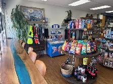 convenience store - Photo 2