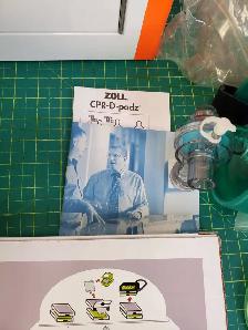 Zoll AED Plus with Wall Case - Photo 3