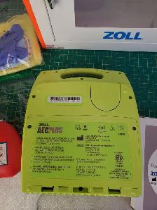 Zoll AED Plus with Wall Case - Photo 9