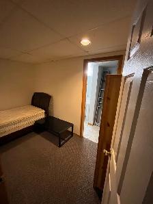 SE Room   Ensuite Washroom Room for rent - Photo 2
