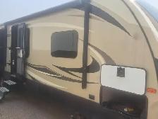 2019 LAREDO 335 MK - Photo 2