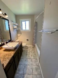Beautiful 3 Bedroom Main Floor Apartment Welland - Photo 10