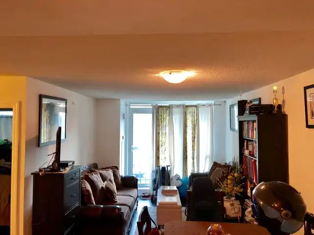 80 Esther Lorrie, 1 bed den, 650 sqft condo for rent from Sept 1