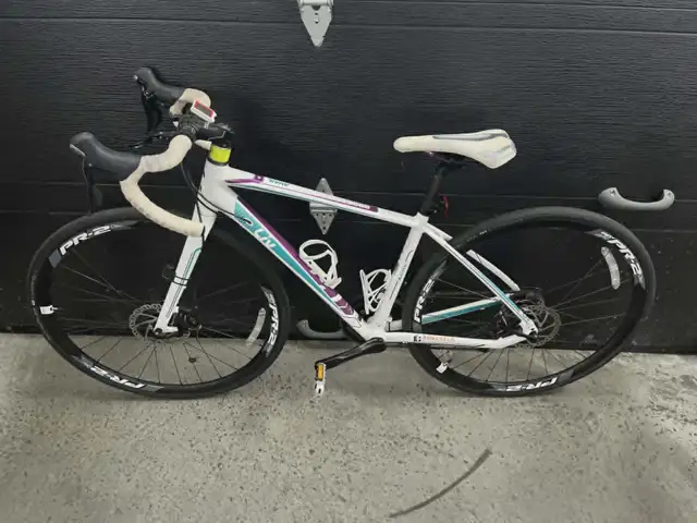 Vélo Giant LIV Avail Disc 1