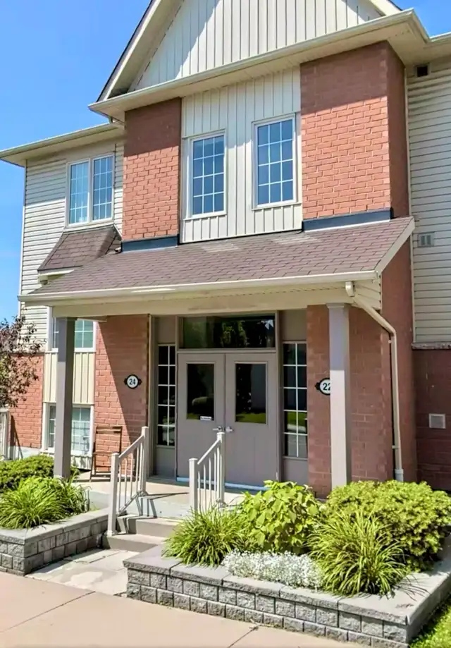 Newly renovated, spacious 2 bedroom   loft condo in Whitby
