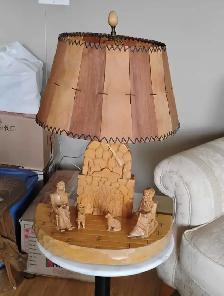 Lampe sculptée en bois