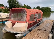 PONTON CRESTLINER 23 pi