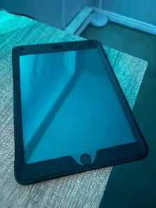iPad 6th Genration - Photo 2