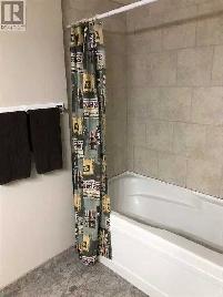 Spacious Apartment Available! - Photo 8
