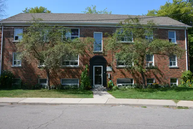$1,700/ 1 Bdrm - Broadview & O'Connor