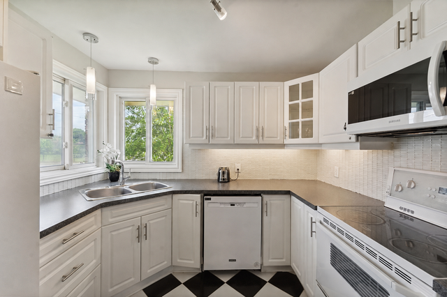 Spacious Family Bungalow in Fisher Heights — 3 3 Beds, 2 Baths,