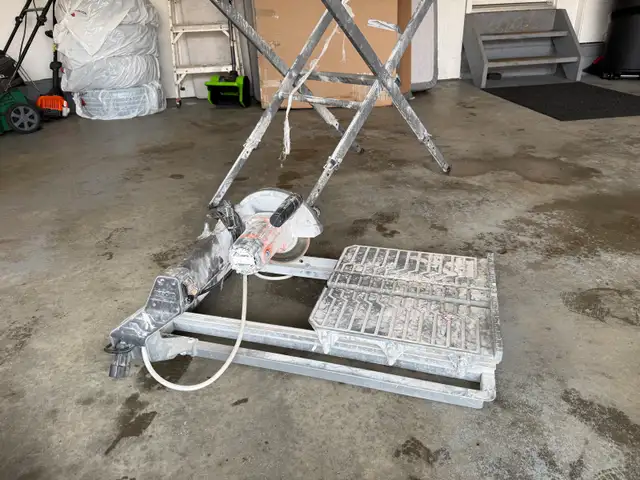RIDGID Professional 15-Amp Wet Tile Saw Kit with Folding Stand