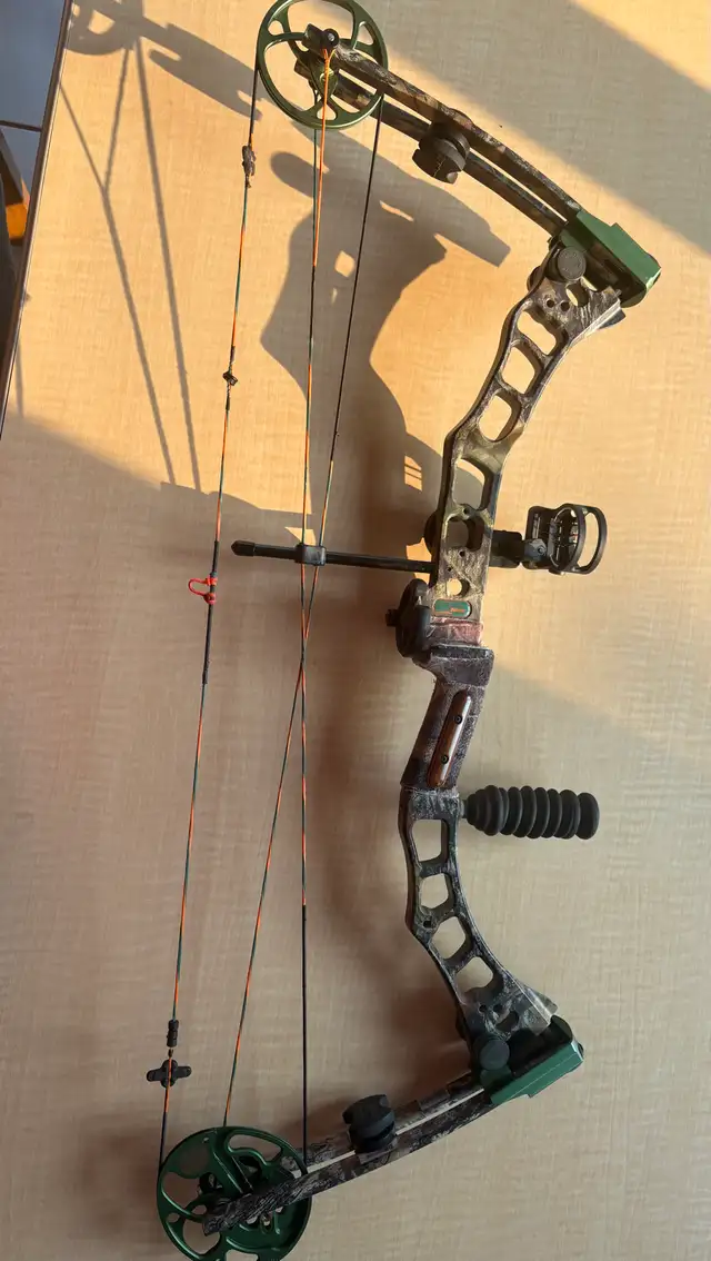 Bear "The Truth" Left Hand Compound Bow