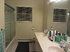 Furnished Big pvt room in Kerrisdale(25Min bus to Dwntwn/UCW/UBC - Photo 6