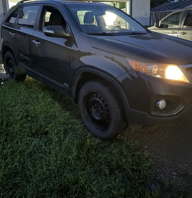 2011 Kia Sorento Awd 380,000Kms $1300Firm
