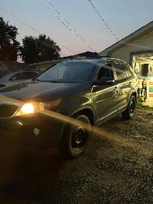 2011 Kia Sorento Awd 380,000Kms $1300Firm - Photo 5