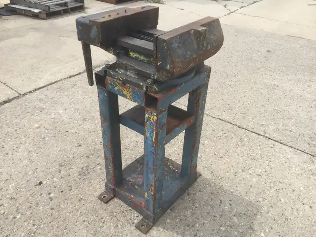 VISE - MONSTER 42 INCHES TALL TO TOP OF JAWS