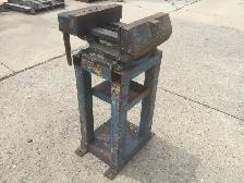 VISE - MONSTER 42 INCHES TALL TO TOP OF JAWS