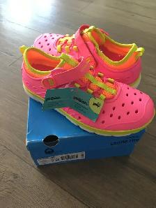 Girls sandal size 2, brand new in box - Photo 2