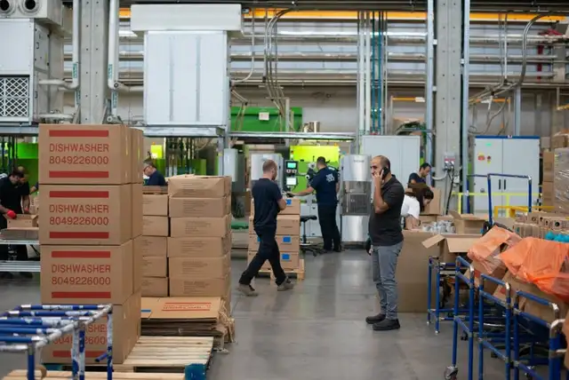 Shipper/Receiver job in Newmarket - $20/hr 8 am - 4 pm
