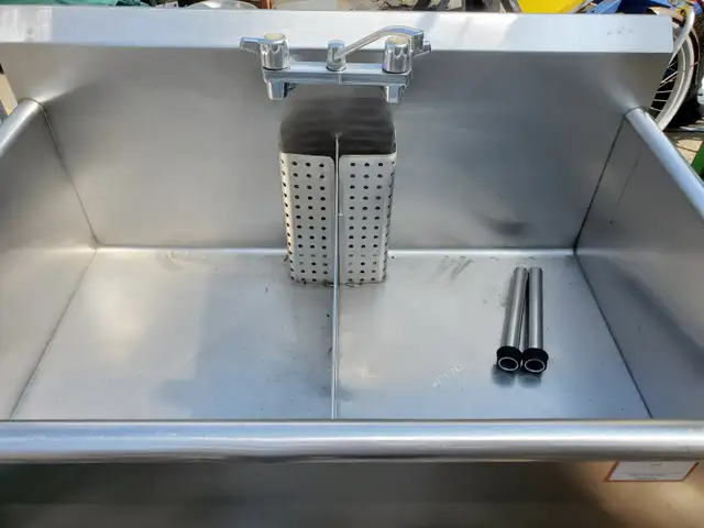 DOUBLE QUALITY STAINLESS STEEL COMMERCIAL SINK/TAPS