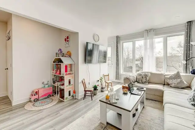 À LOUER – Superbe 5 ½ COMPLETEMENT Rénové et climatisé à Anjou !