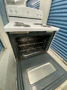 WHITE AMANA ELECTRIC COIL STOVE - Photo 9