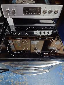Frigidaire Gallery '30' Stainless Steel Electric Range on Sale‼️ - Photo 4